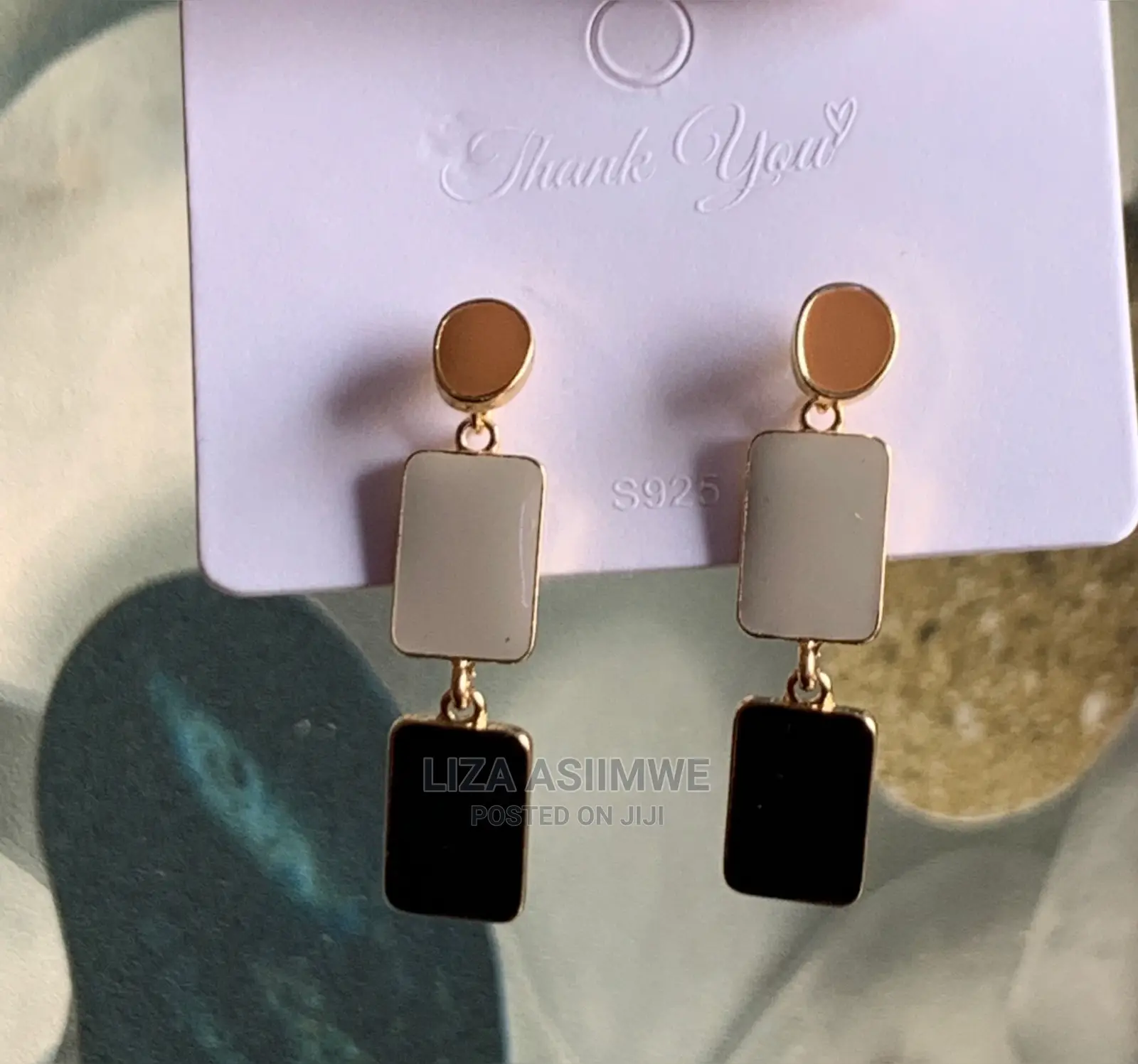 Simple and Elegant Lady’S Earpins Available