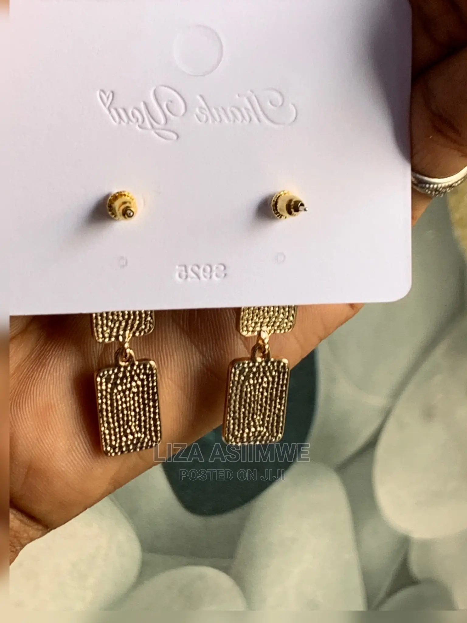 Simple and Elegant Lady’S Earpins Available