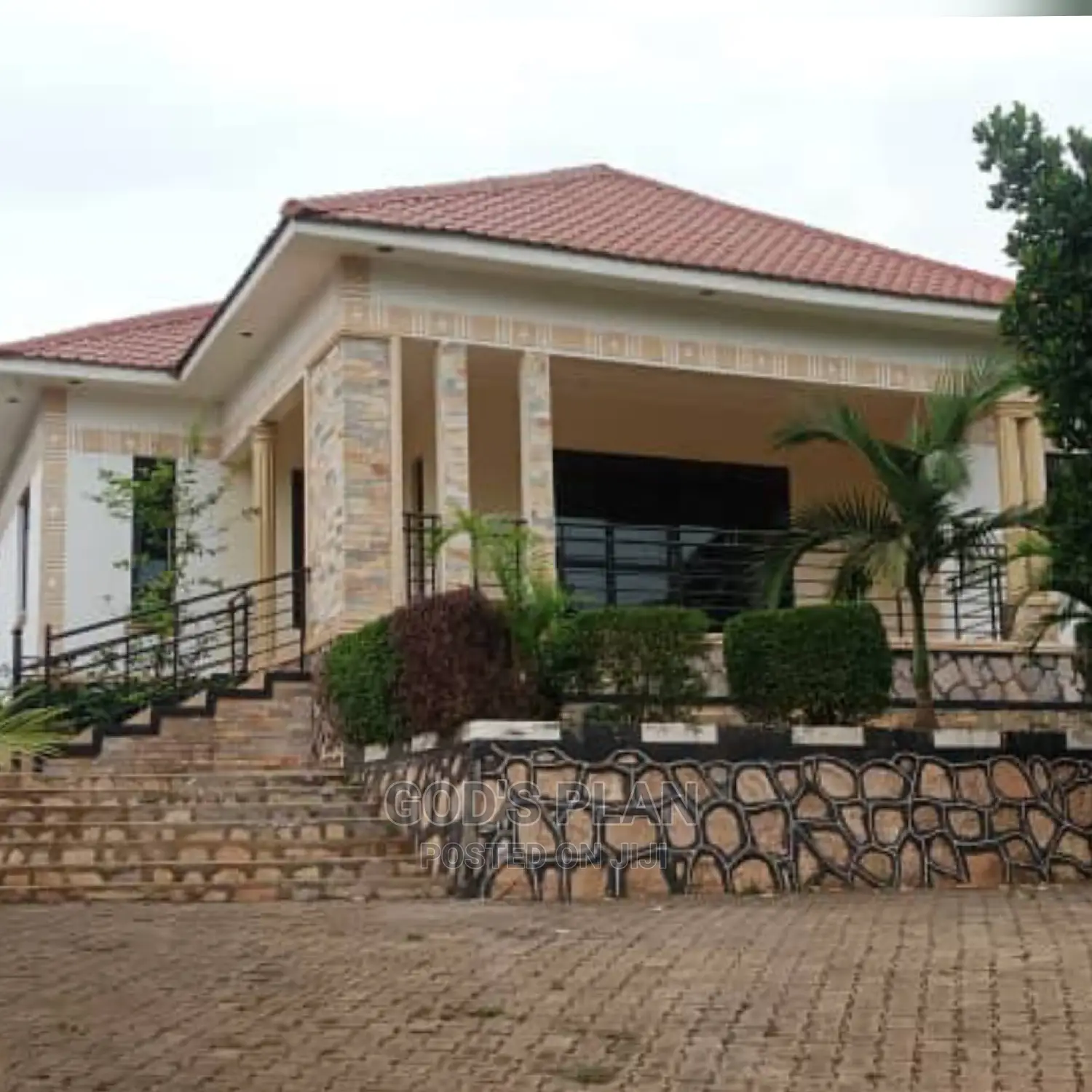 3bdrm Bungalow in Budo Heights, Division A for sale
