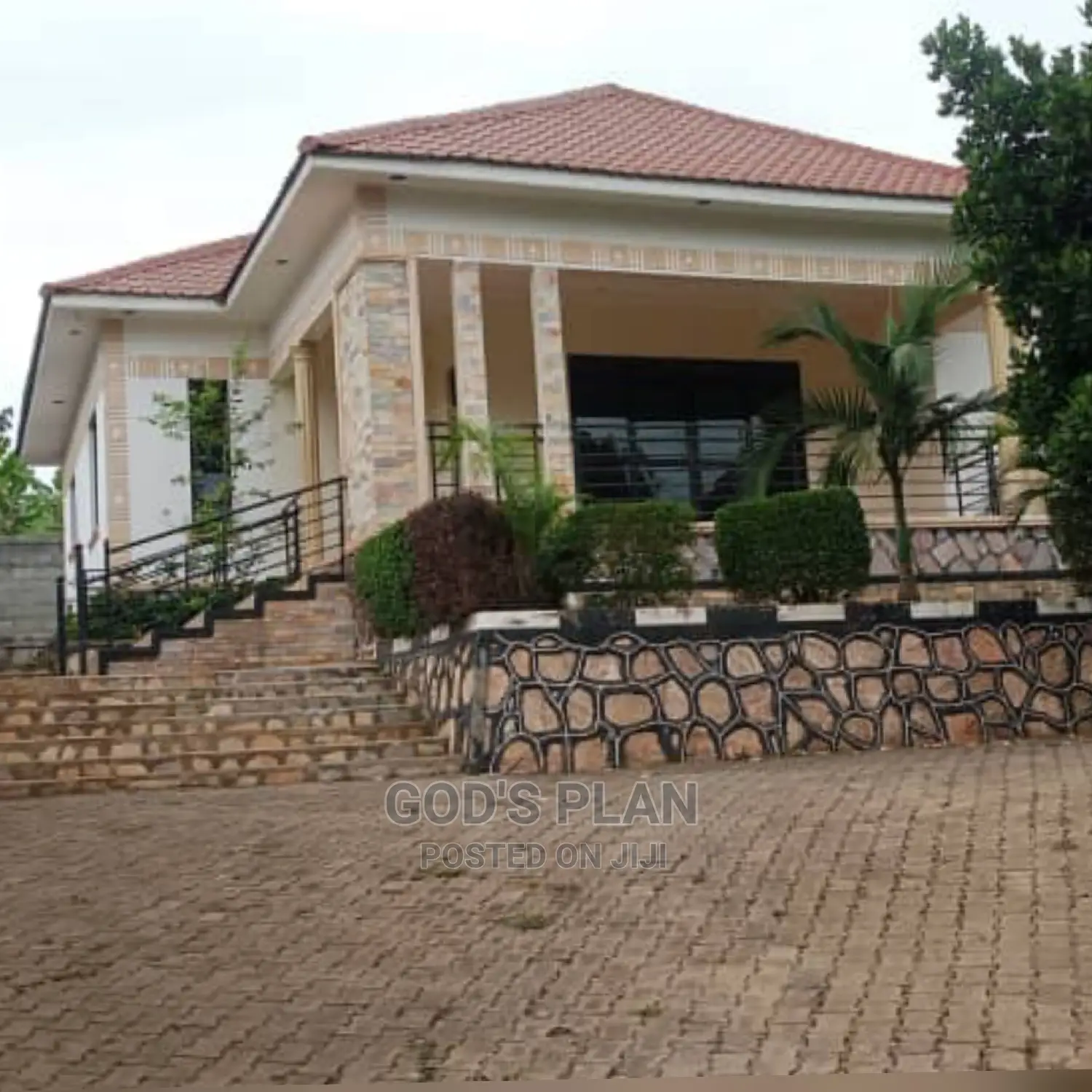 3bdrm Bungalow in Budo Heights, Division A for sale
