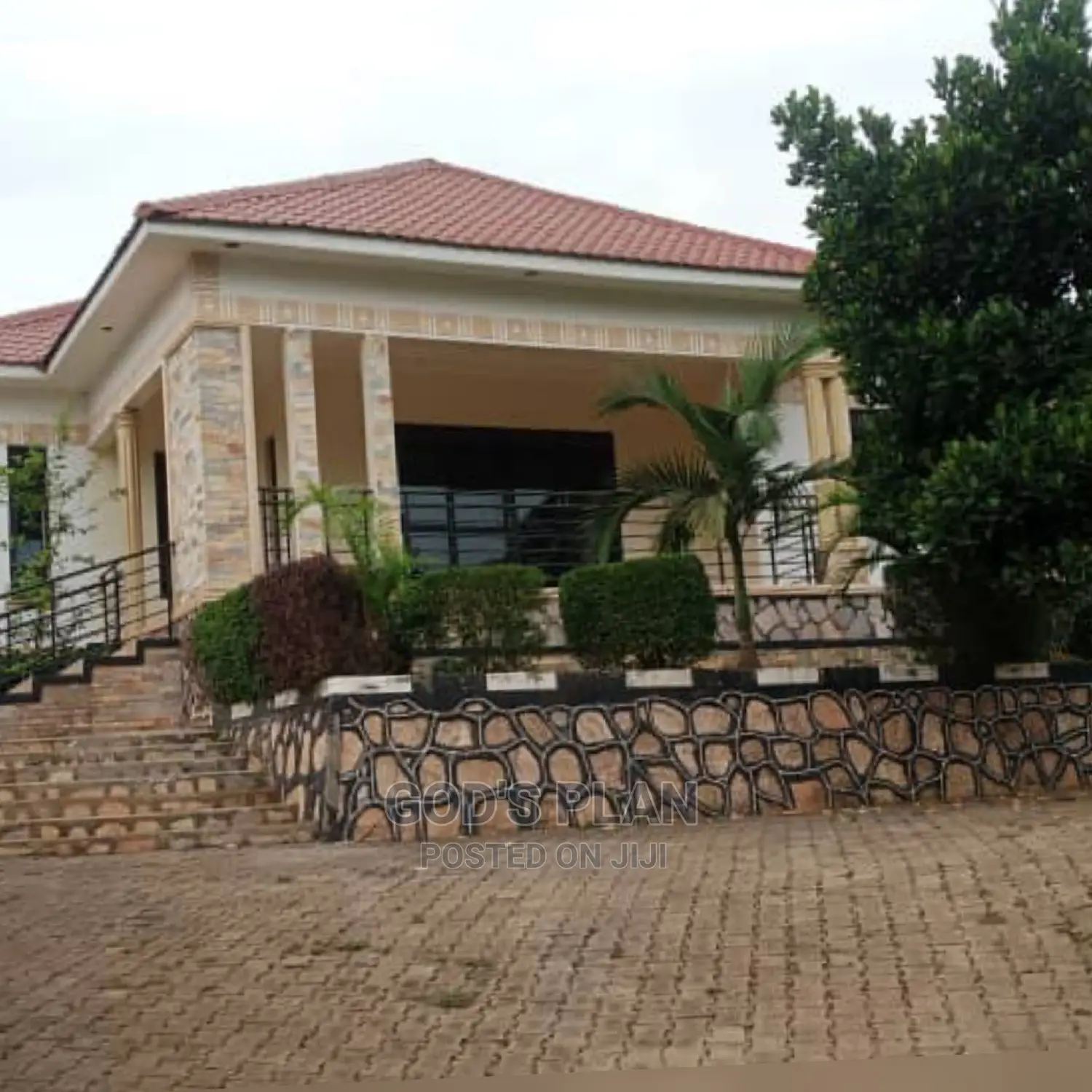 3bdrm Bungalow in Budo Heights, Division A for sale