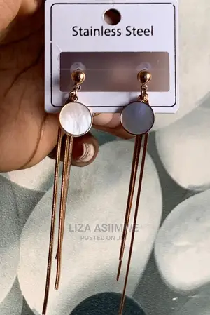 Elegant and Simple Lady’S Necklaces Available
