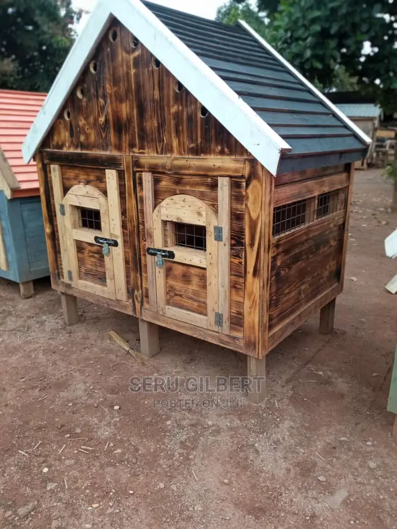 Allpu Dog House.