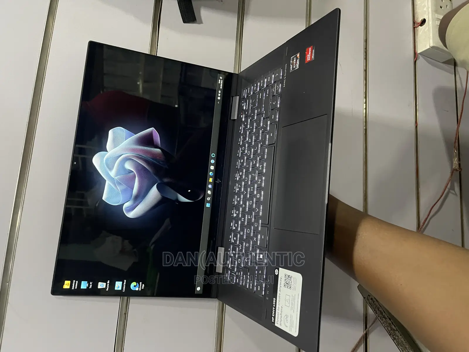 New Laptop HP Envy 15 8GB AMD Ryzen 5 SSD 256GB