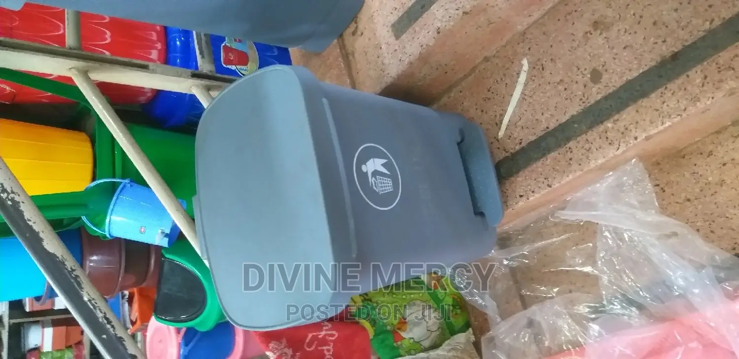 Step on Dustbin 40lires