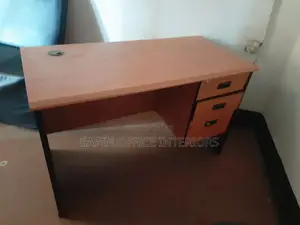 Office Table/ Office Desk