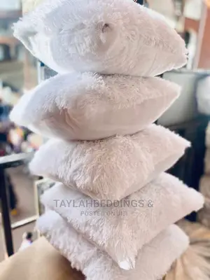 Snow White Fiber Cusion