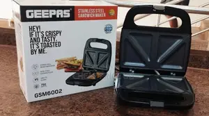 6002 Geepas Sandwich Maker.