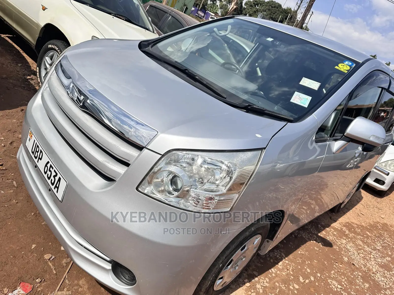 Toyota Noah 2.0 158hp FWD (7 Seater) 2010 Silver