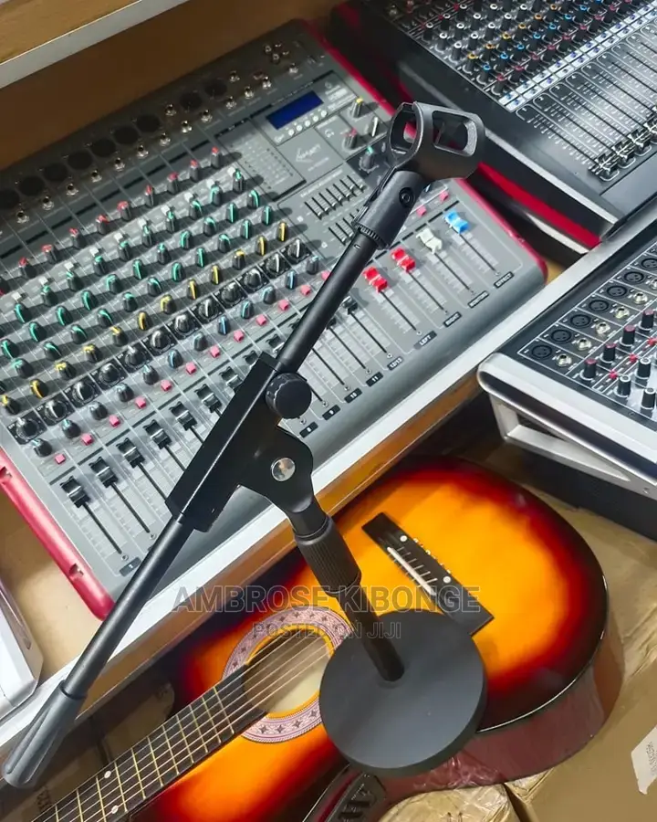 Portable Adjustable Metallic Bottom Desk Microphone Stand.