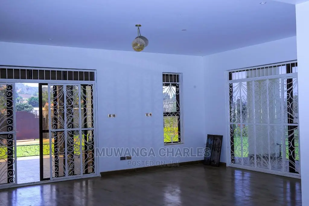 6bdrm Duplex in Fs Properties Ltd, Central Division for sale