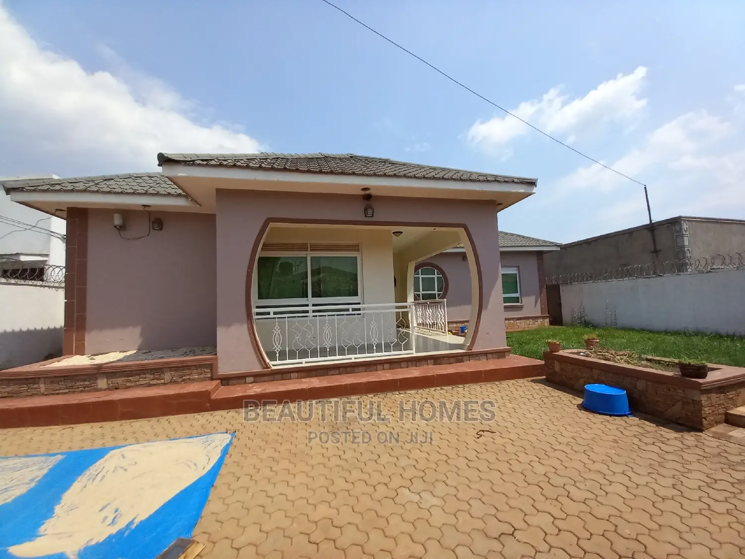 Furnished 4bdrm House in Kira for sale