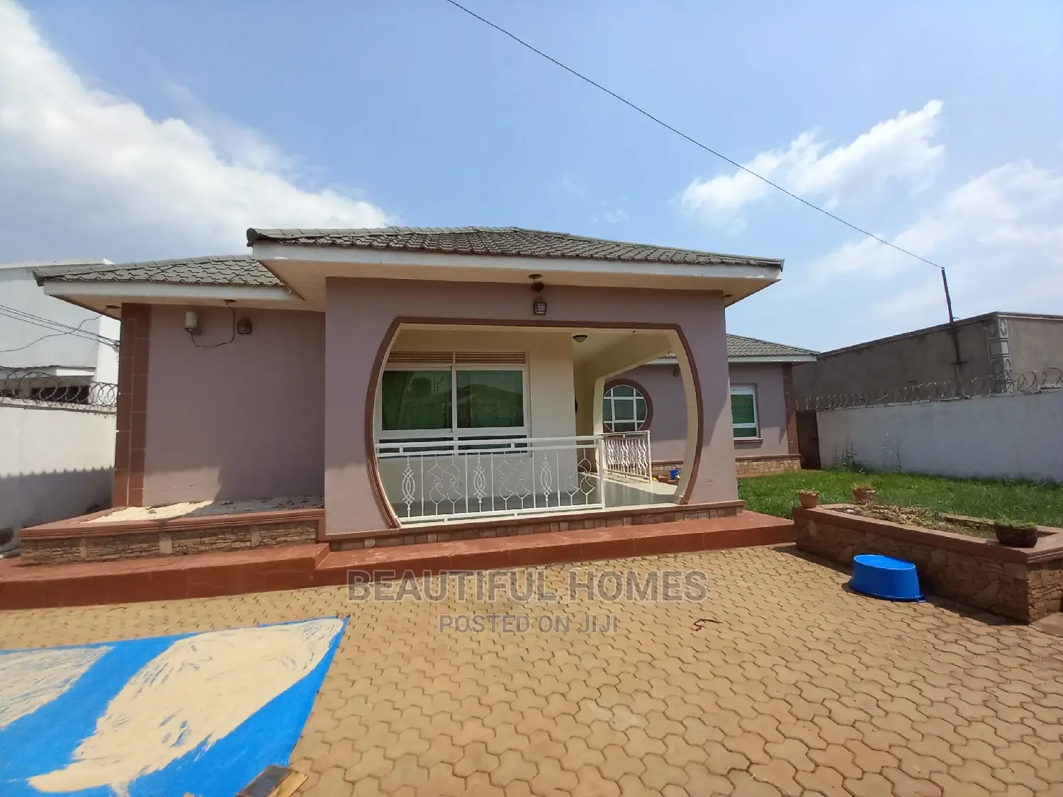 Furnished 4bdrm House in Kira for sale