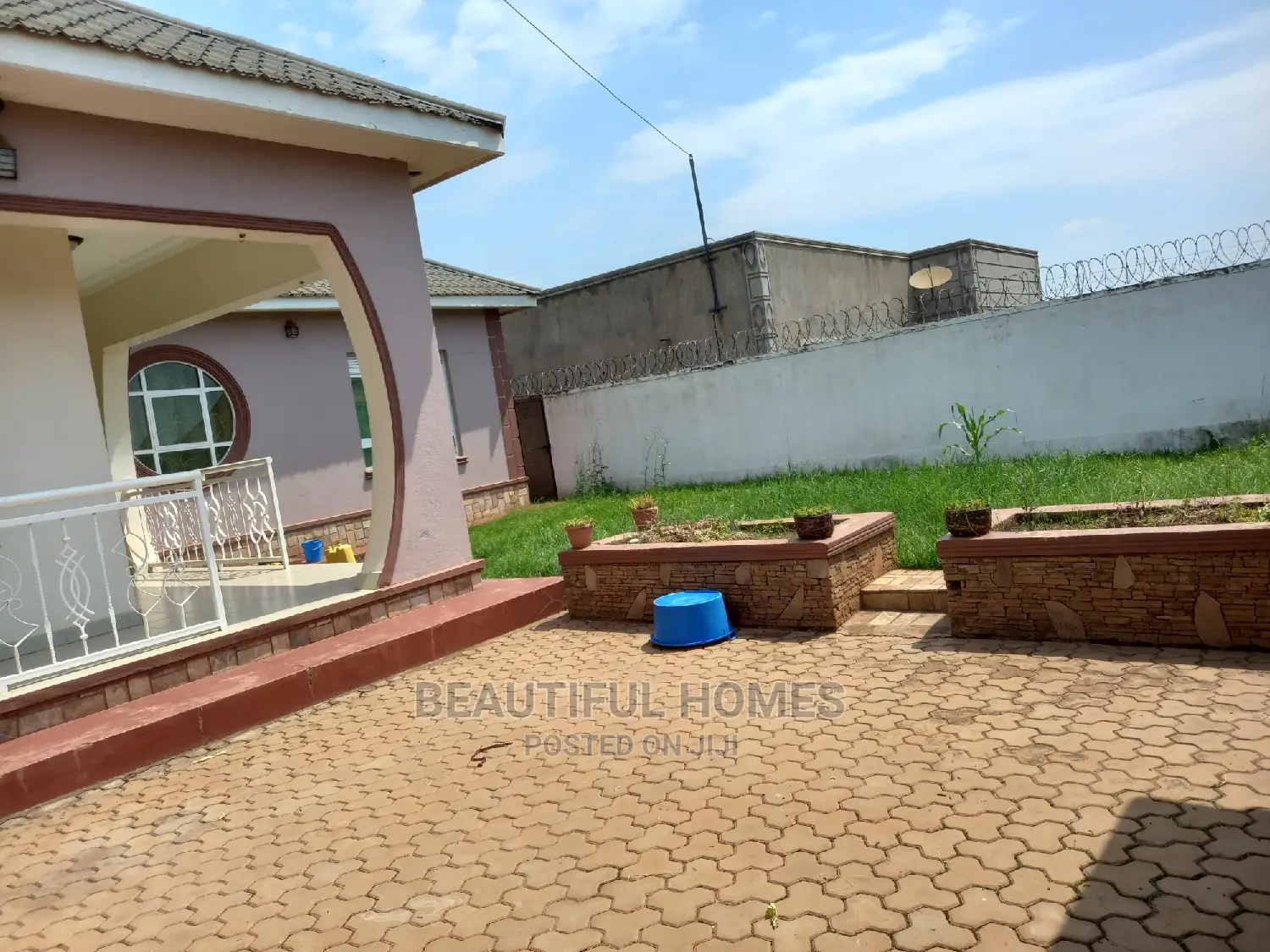 Furnished 4bdrm House in Kira for sale