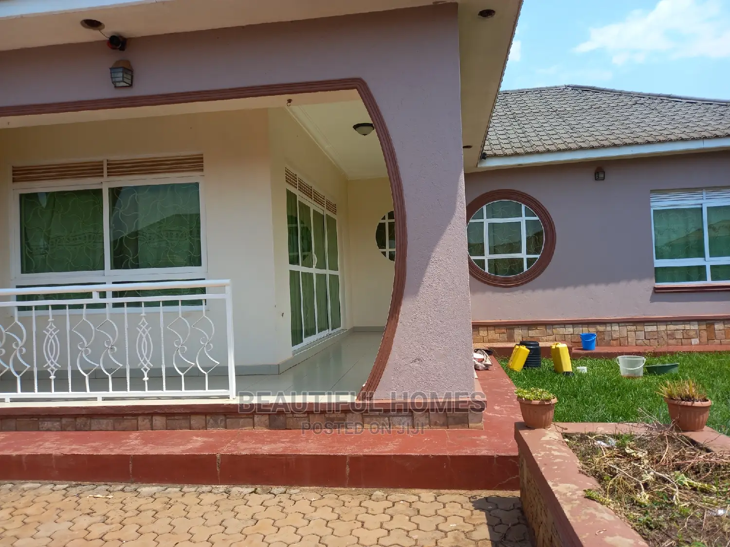 Furnished 4bdrm House in Kira for sale