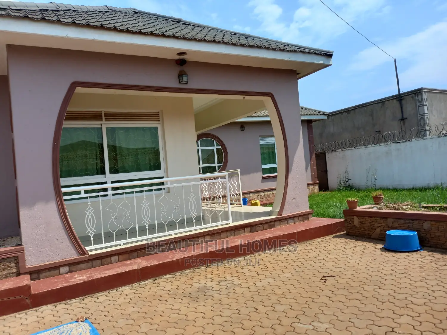 Furnished 4bdrm House in Kira for sale