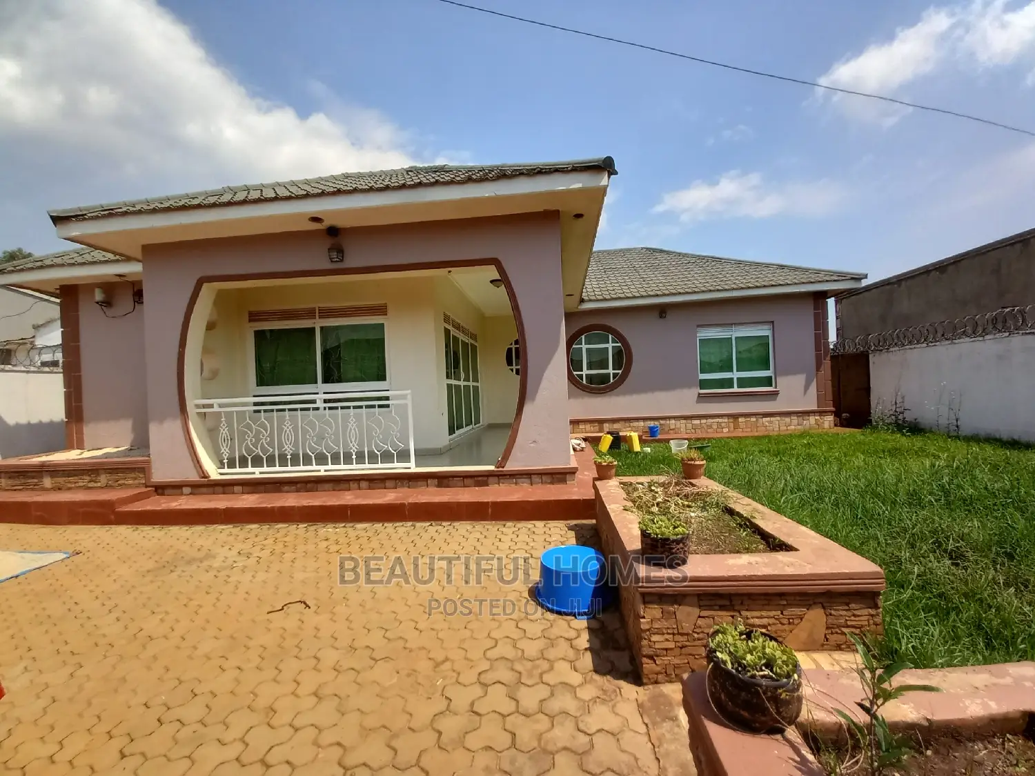 Furnished 4bdrm House in Kira for sale