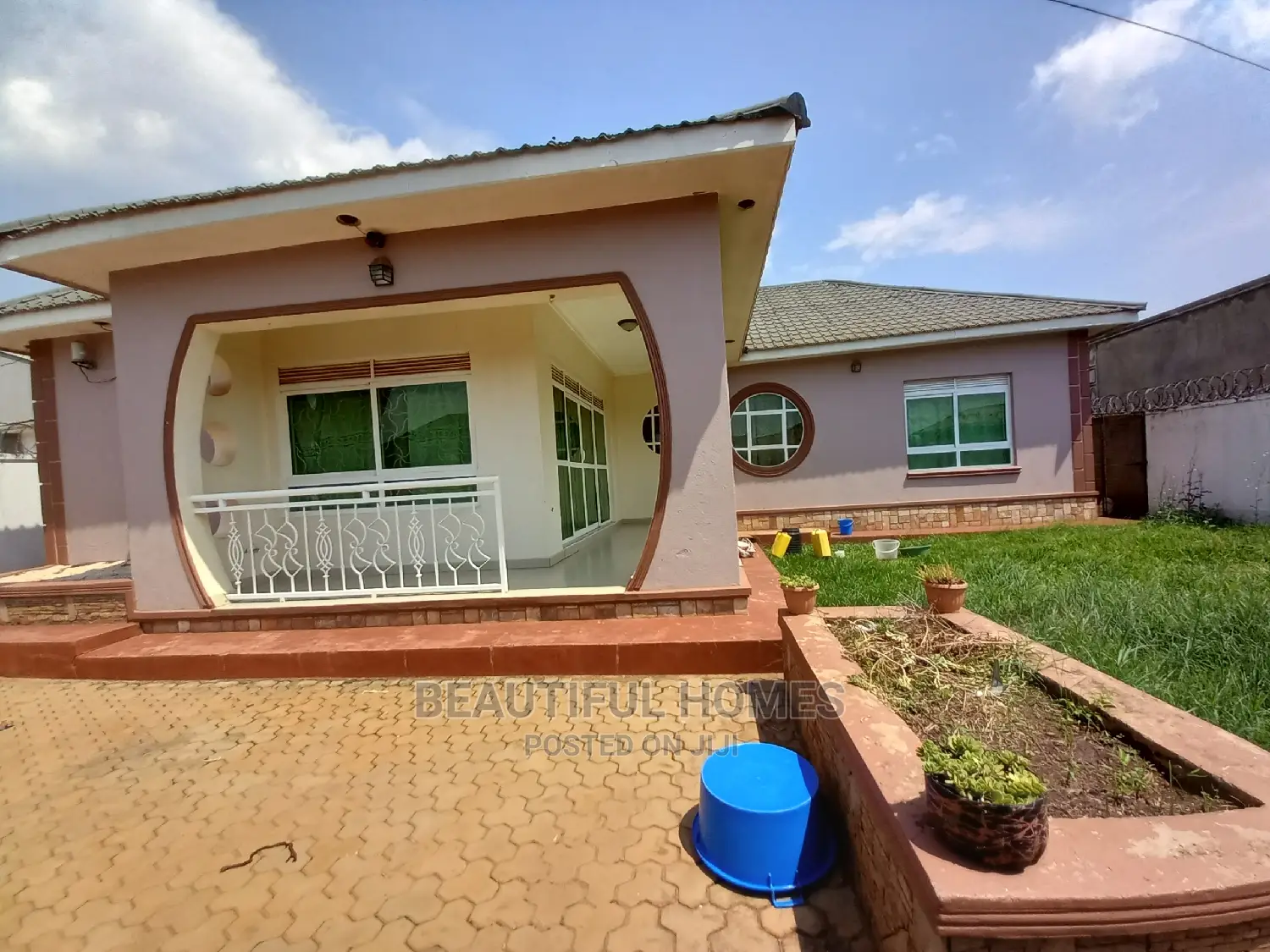 Furnished 4bdrm House in Kira for sale