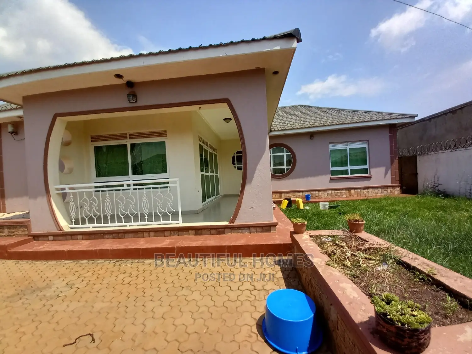 Furnished 4bdrm House in Kira for sale