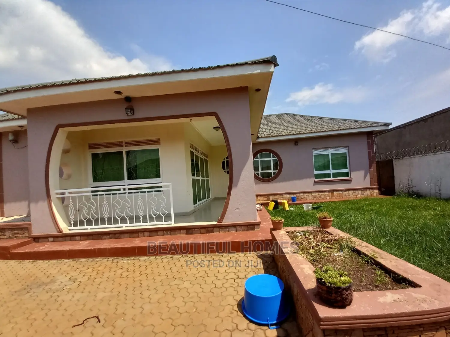 Furnished 4bdrm House in Kira for sale
