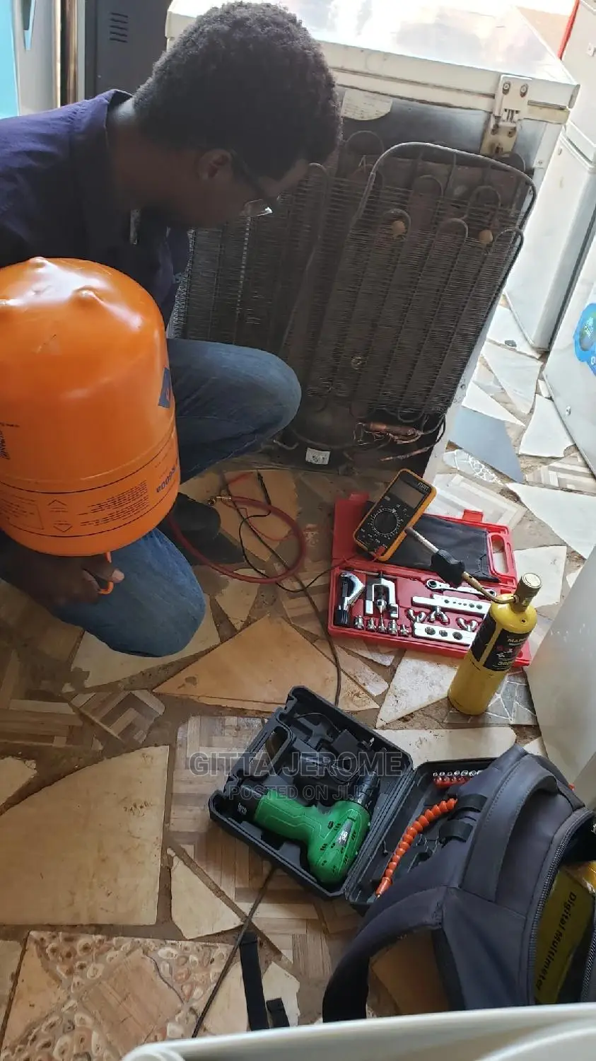 A Fridge Repair Technician Near Your Place 01