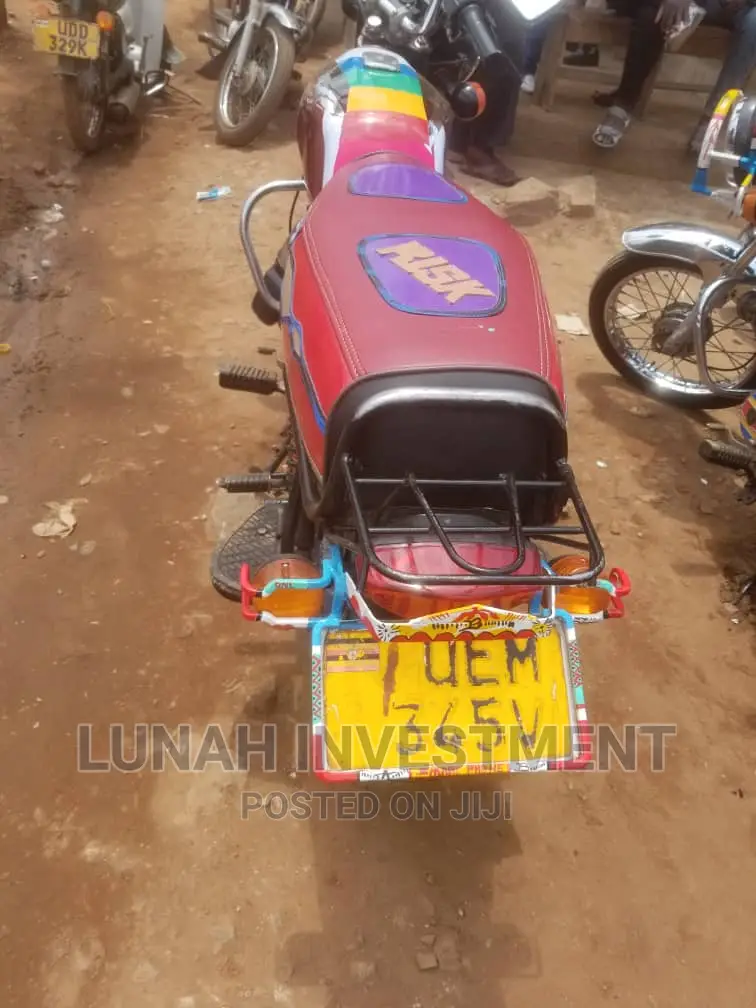 Bajaj Boxer 100 2021 Red