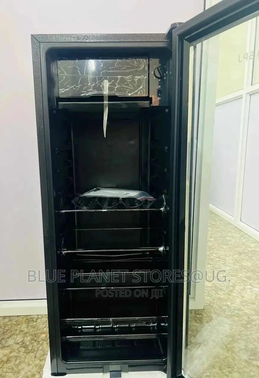 SPJ 130litre Showcase/Display Refrigerators/Chillers \\ Sccblu-130c020