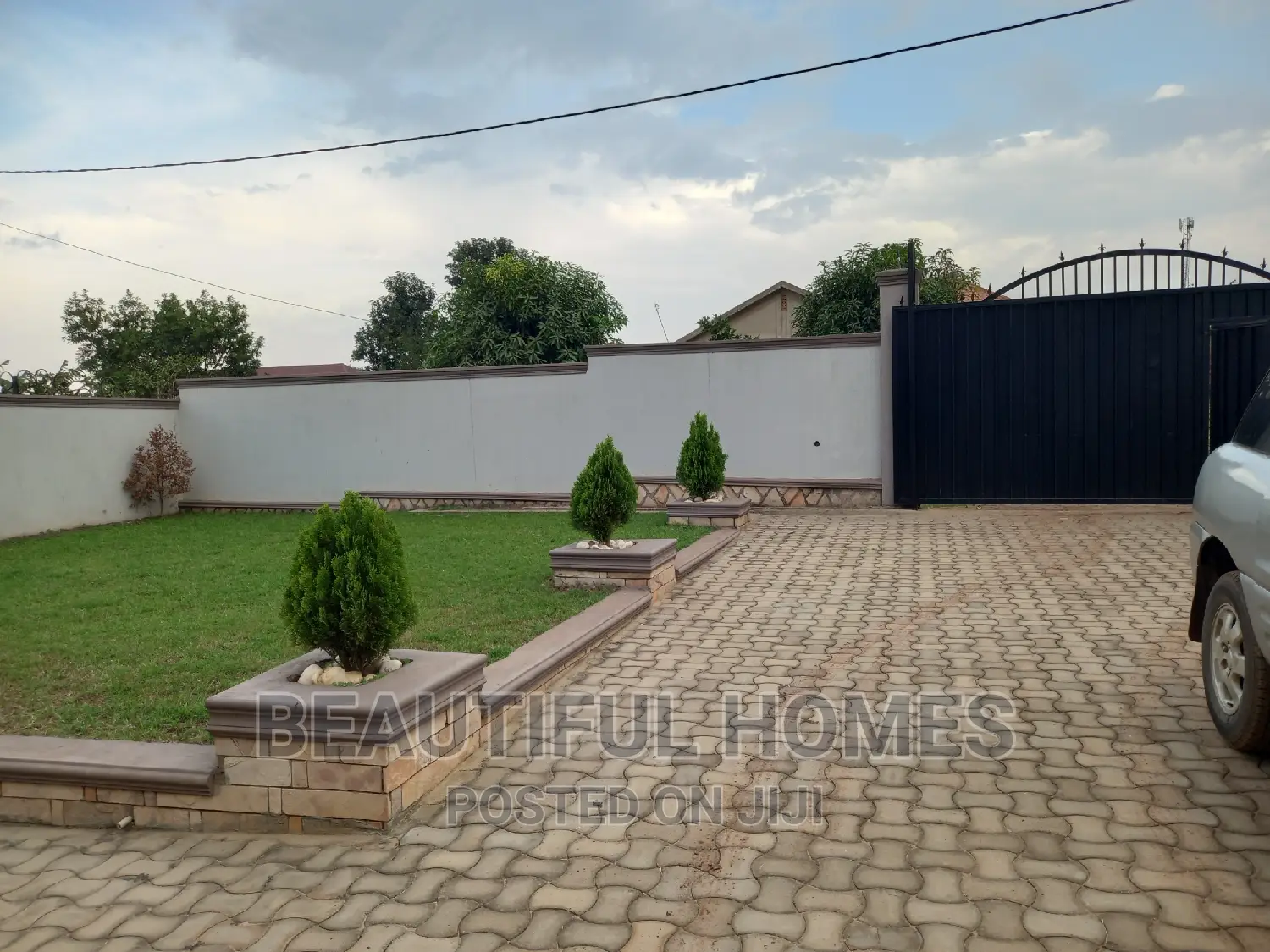 Furnished 4bdrm Maisonette in Kira for sale