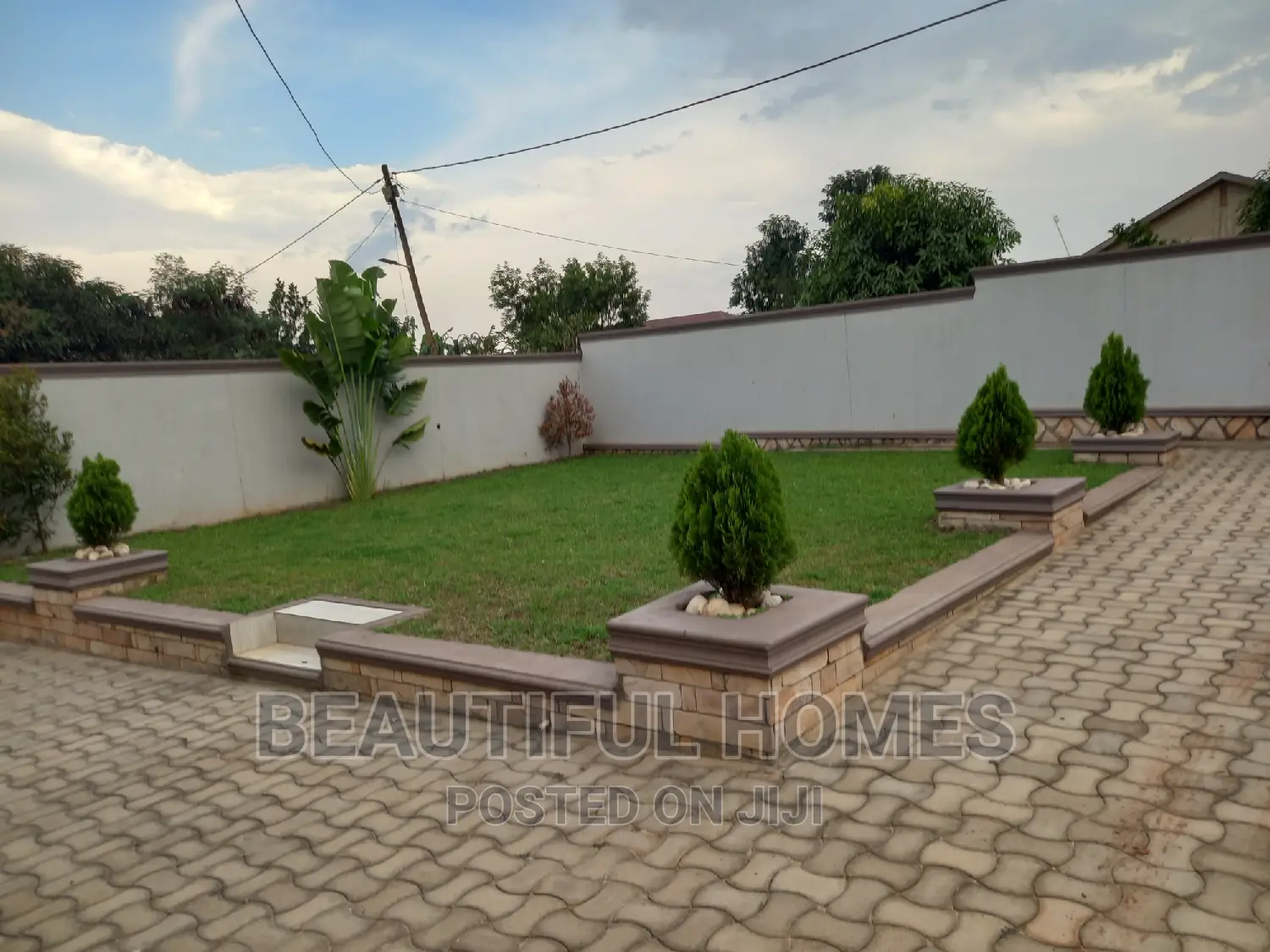 Furnished 4bdrm Maisonette in Kira for sale