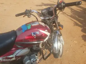 TVS HLX 125 2019 Red