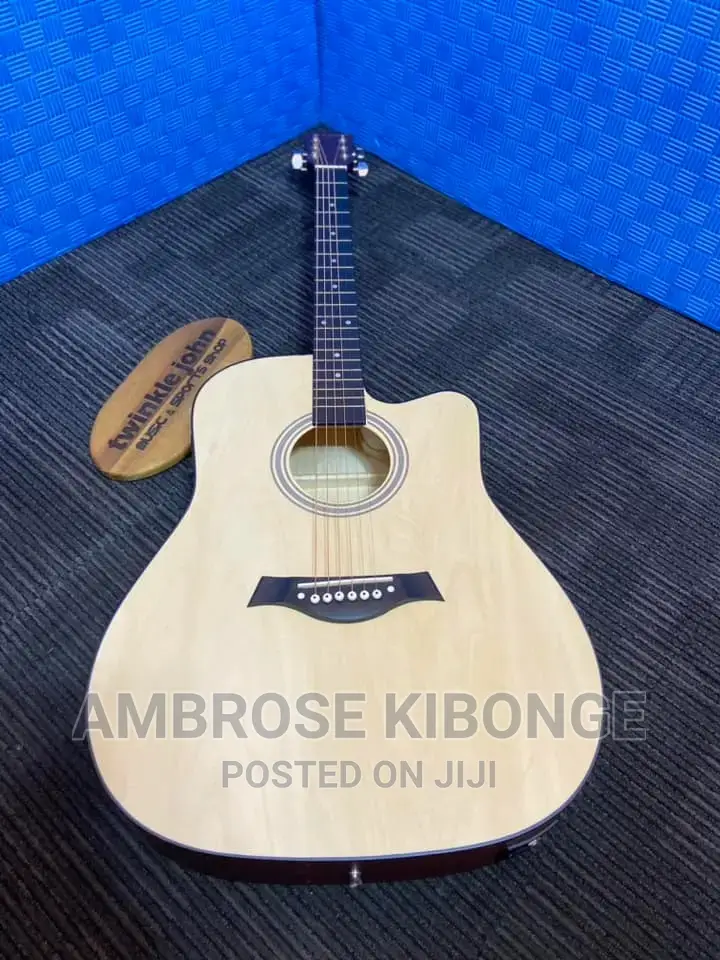 Genuine Quality YAMAHA Full Size Amplified Acoustic Guitar