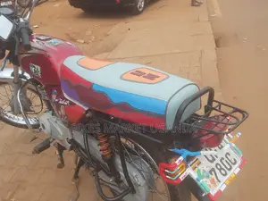 Bajaj Avenger 220 Cruise 2019 Red