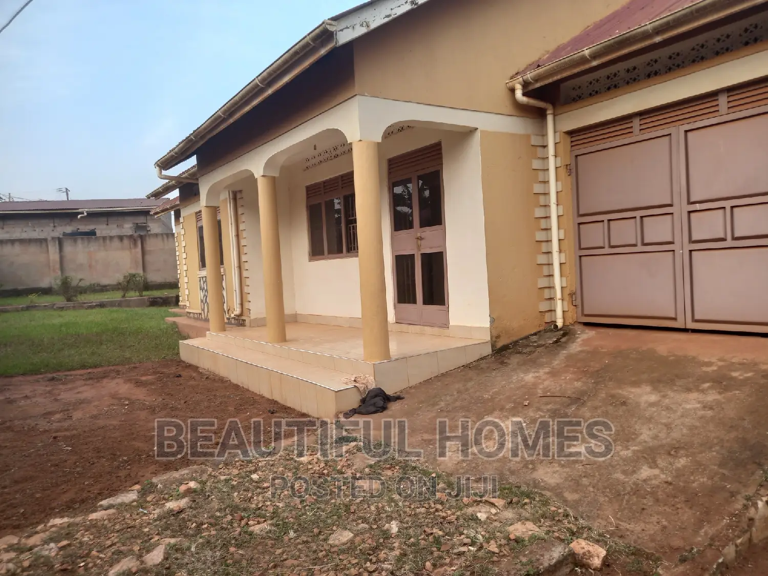 Furnished 3bdrm Bungalow in Kira Nsasa for sale
