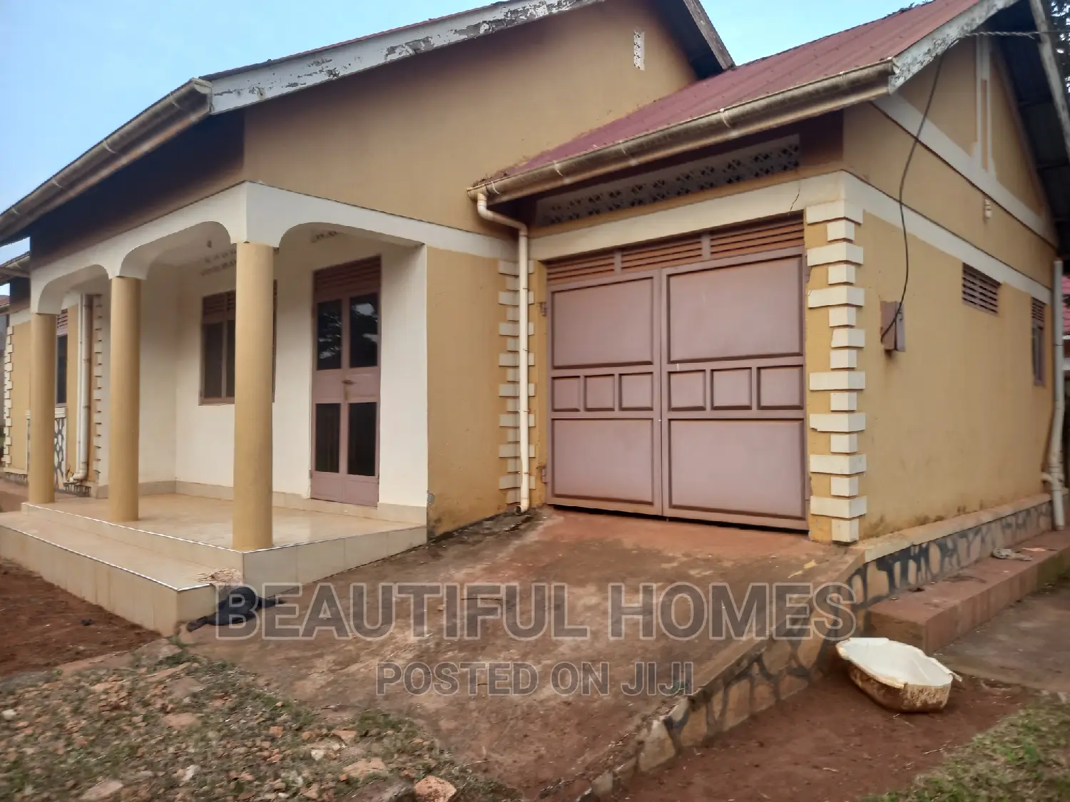 Furnished 3bdrm Bungalow in Kira Nsasa for sale