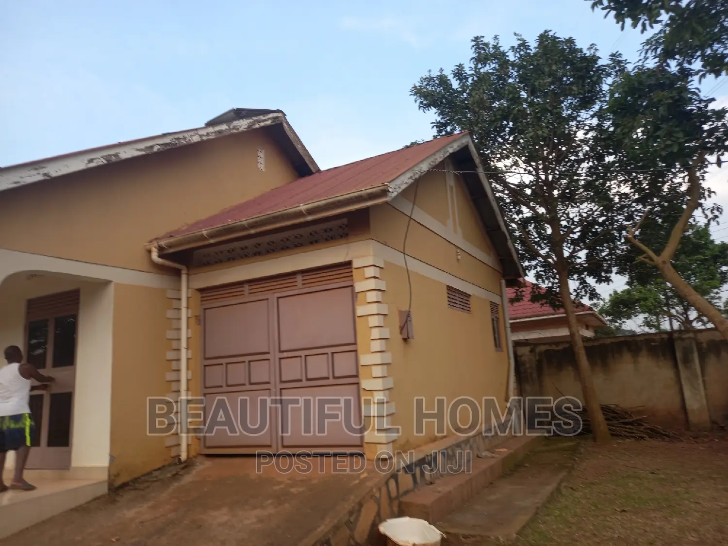 Furnished 3bdrm Bungalow in Kira Nsasa for sale