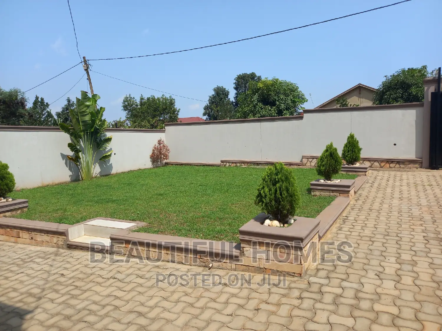 Furnished 4bdrm Bungalow in Kira for sale