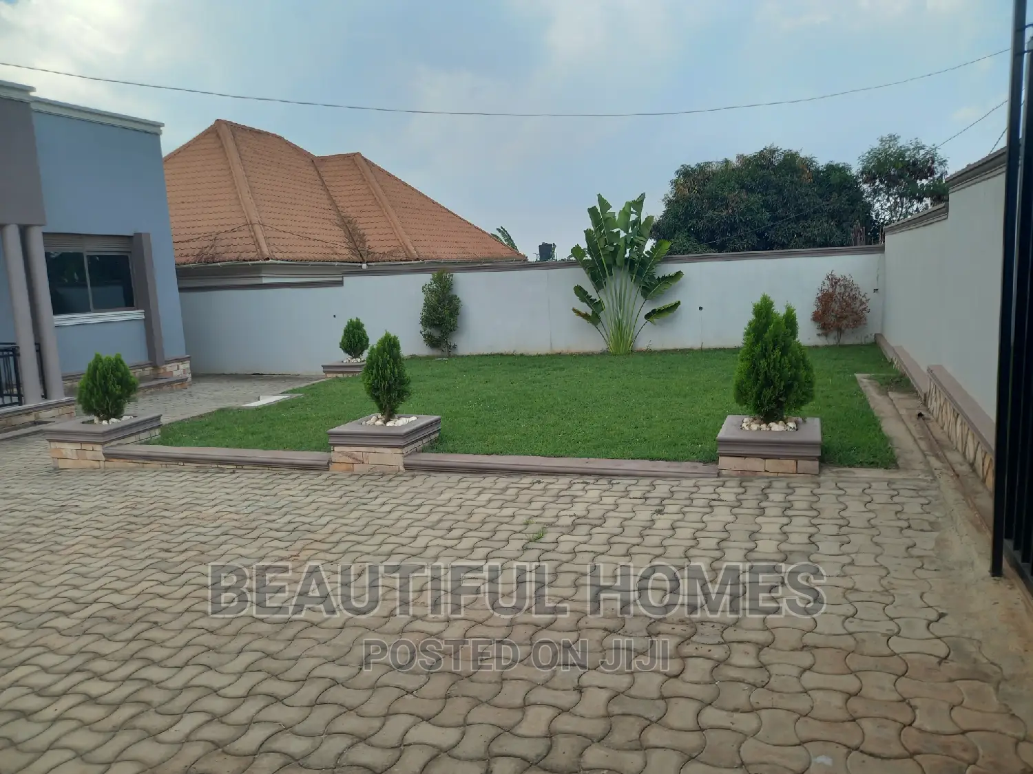 Furnished 4bdrm Bungalow in Kira for sale