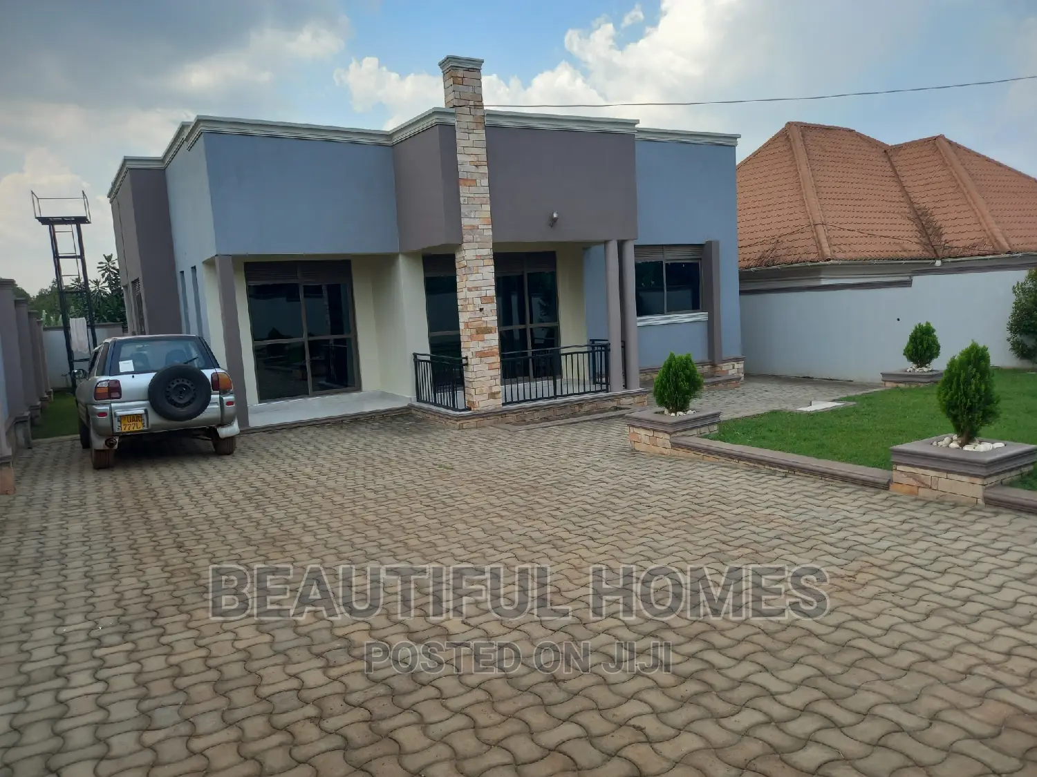 Furnished 4bdrm Bungalow in Kira for sale