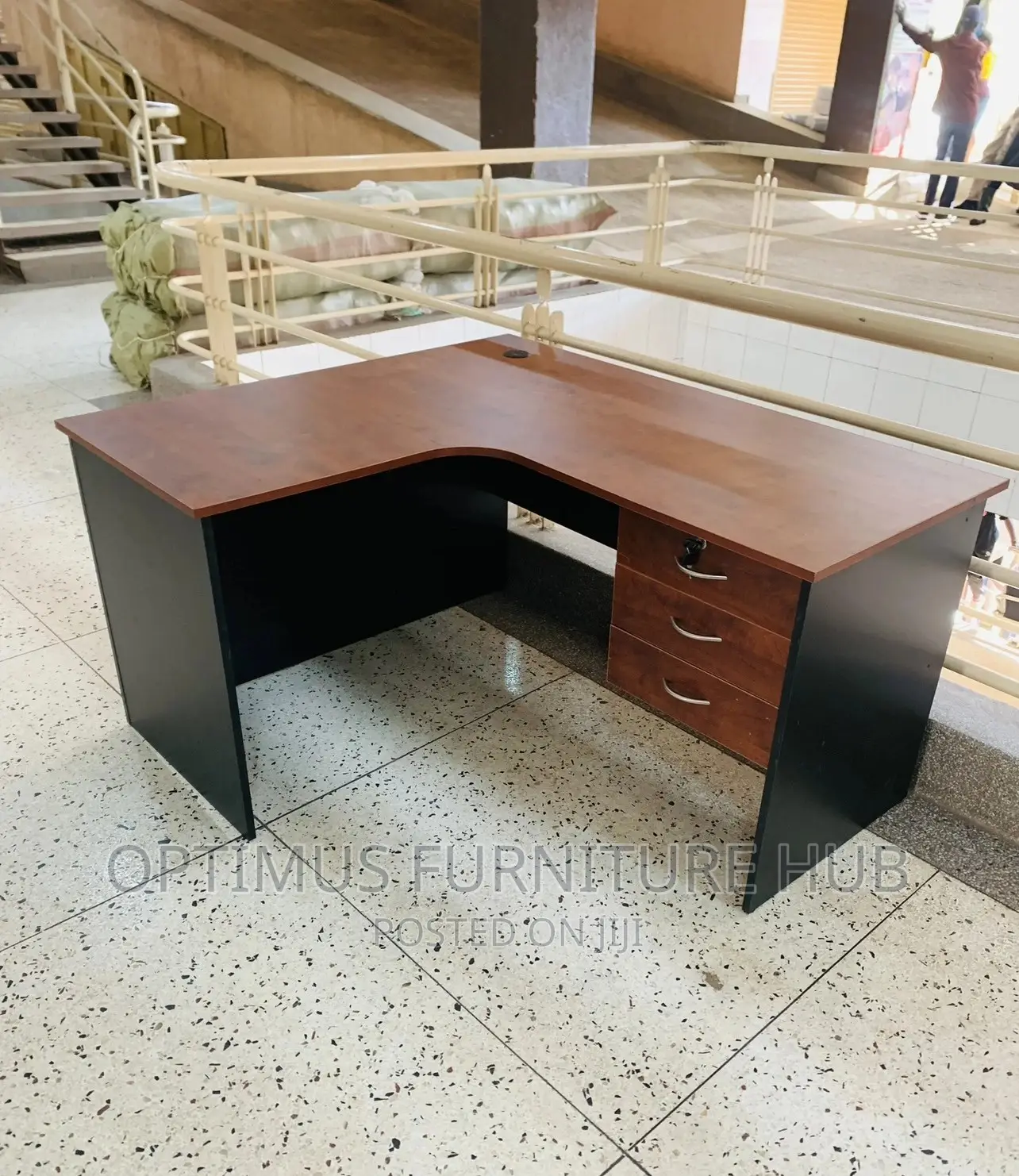 Office Desk (Irregular)