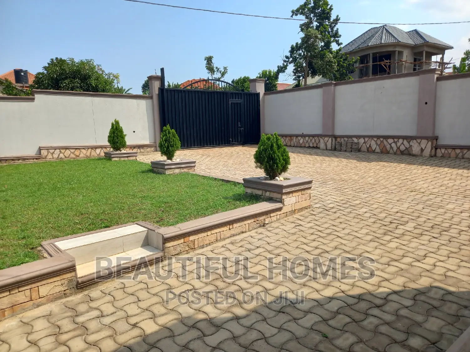 Furnished 4bdrm House in Kira for sale