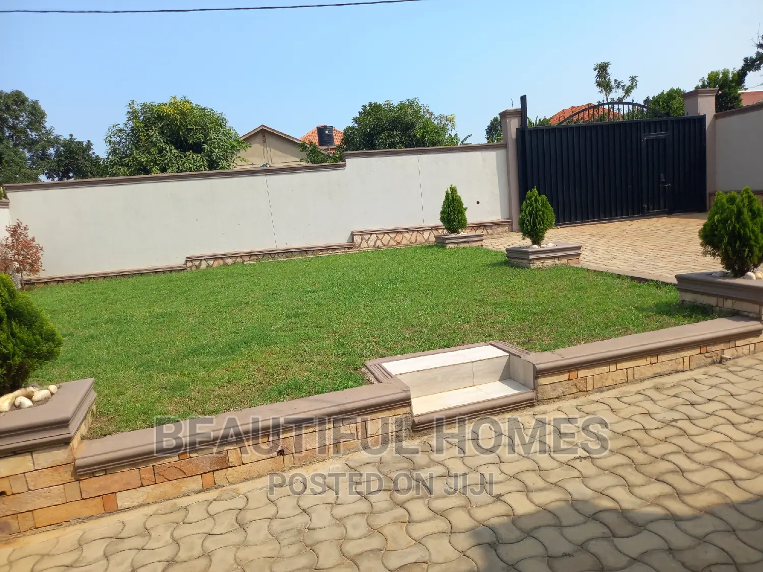 Furnished 4bdrm House in Kira for sale