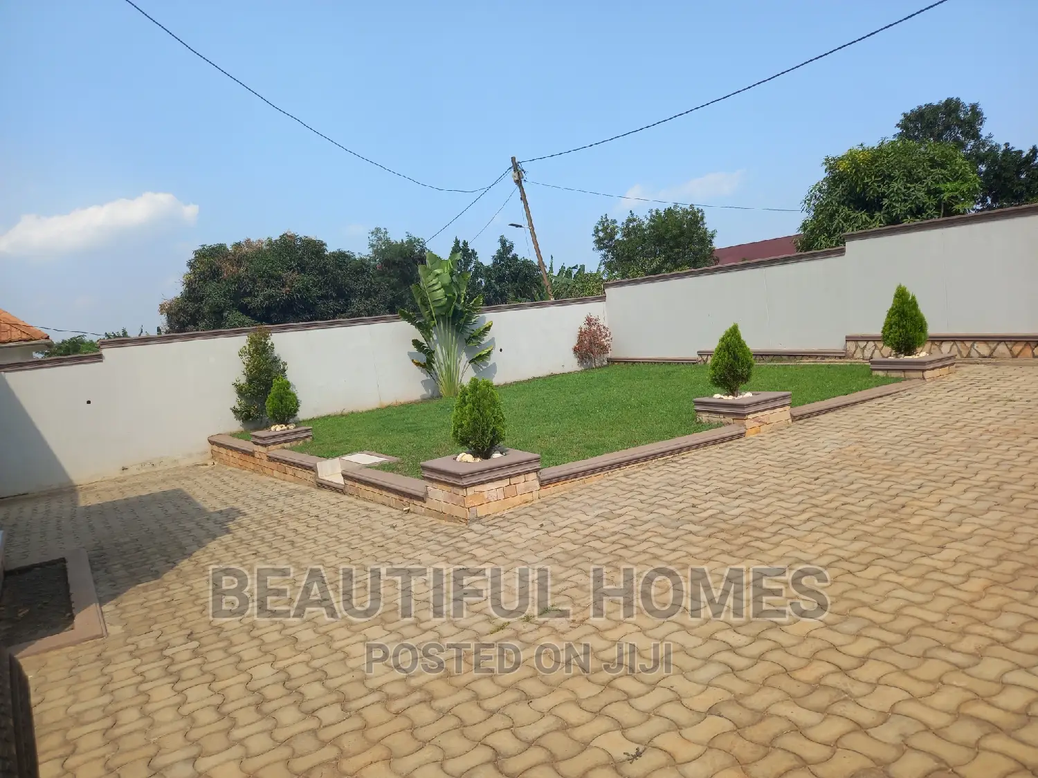 Furnished 4bdrm House in Kira for sale