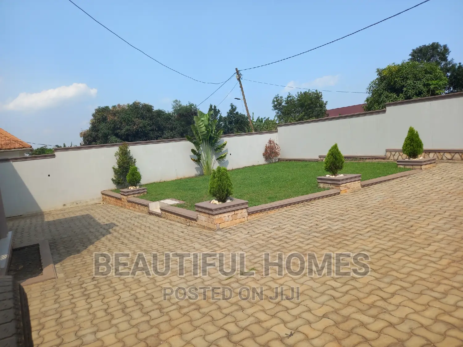 Furnished 4bdrm House in Kira for sale