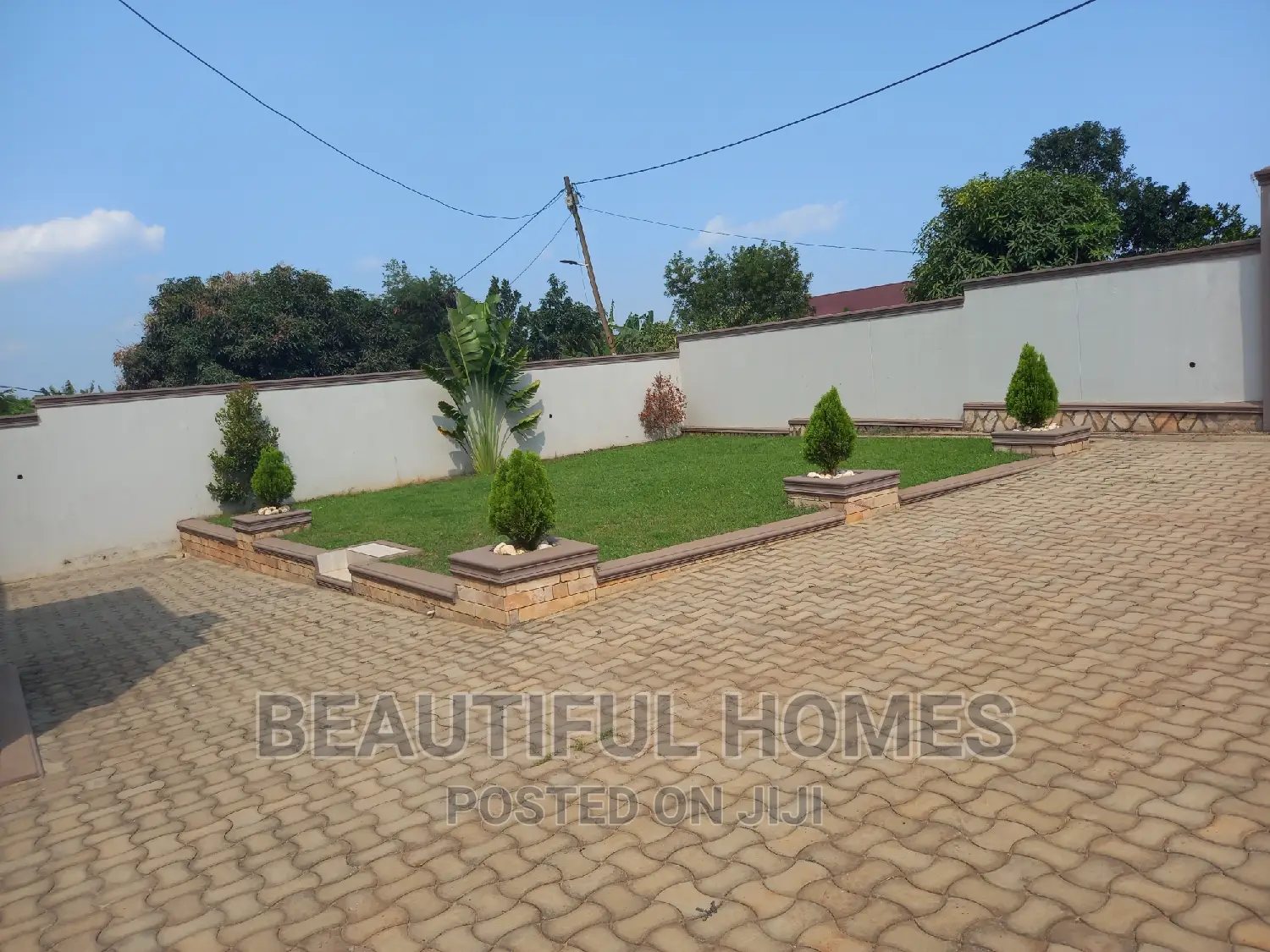 Furnished 4bdrm House in Kira for sale