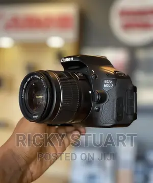 Canon 600D WTH 18-55mm Lens