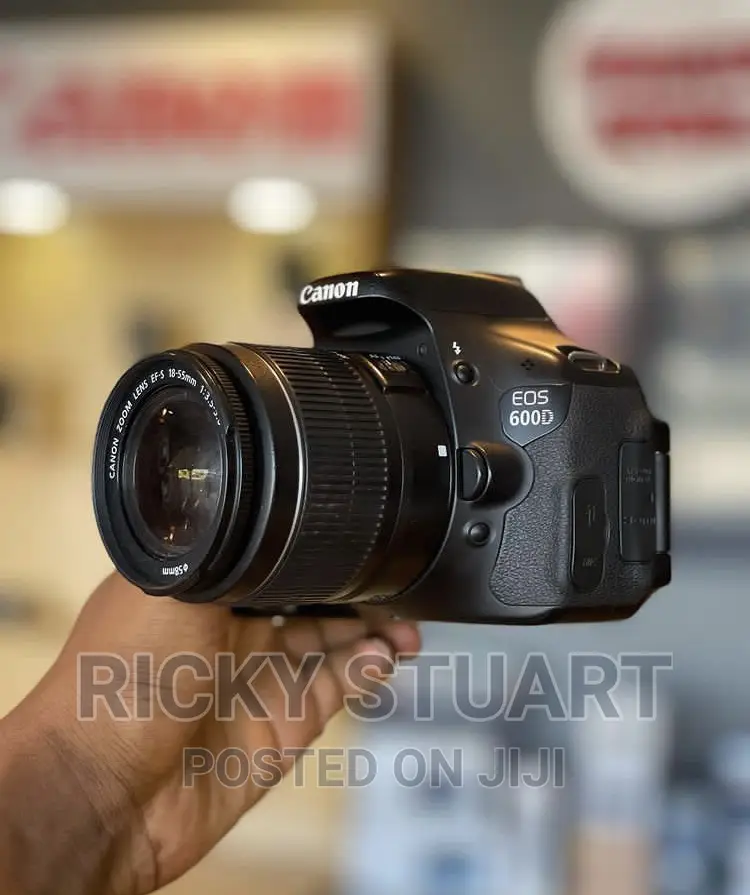 Canon 600D WTH 18-55mm Lens