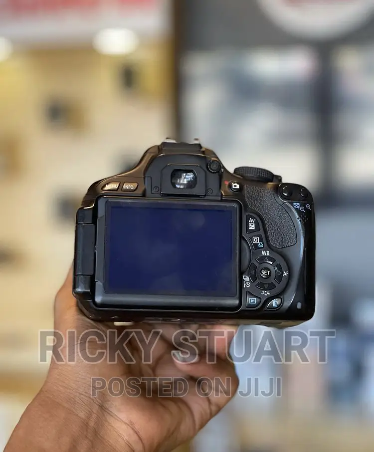 Canon 600D WTH 18-55mm Lens