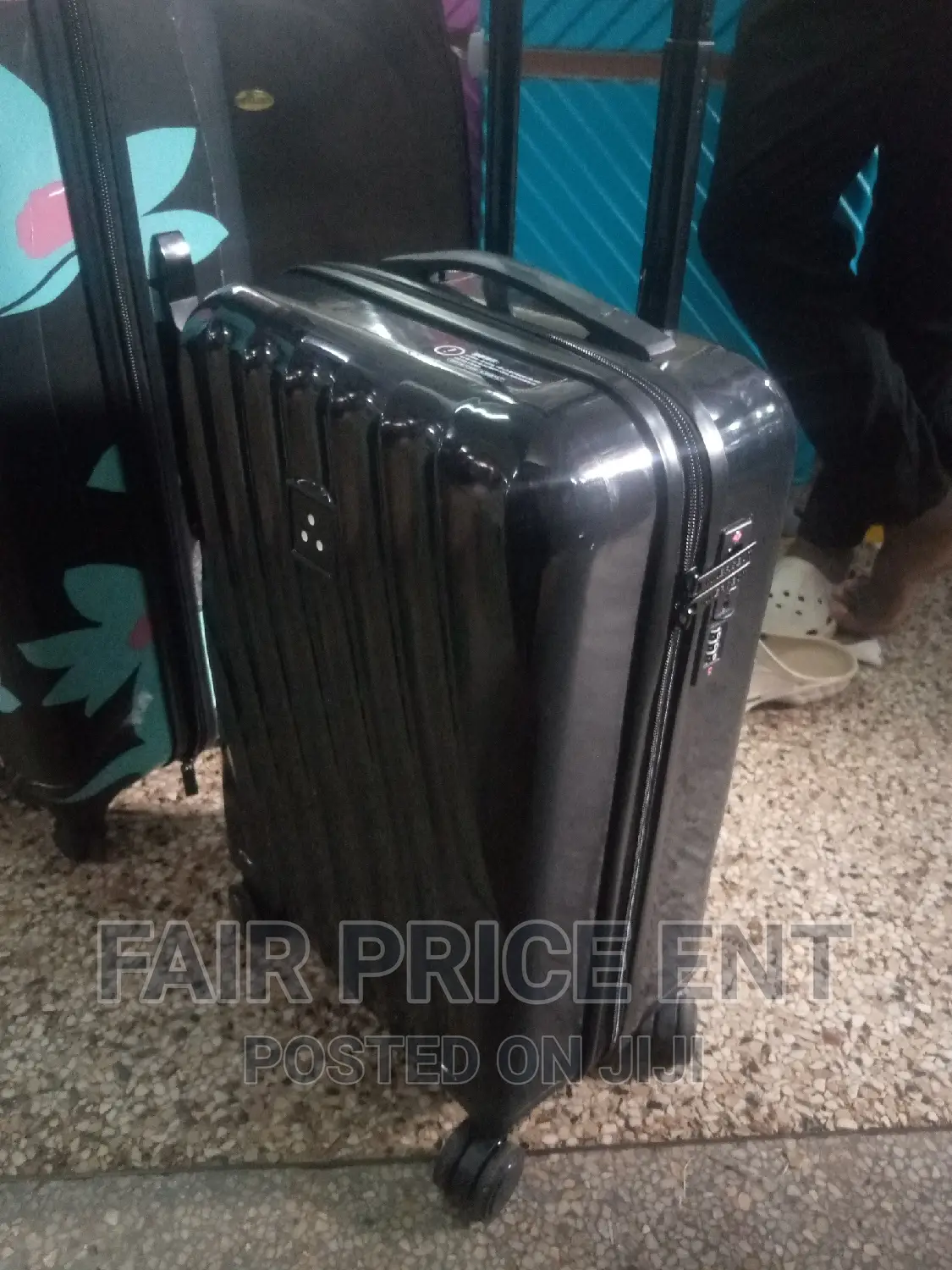 Classy Plastic Traveling Suitcases.Medium.( Black)