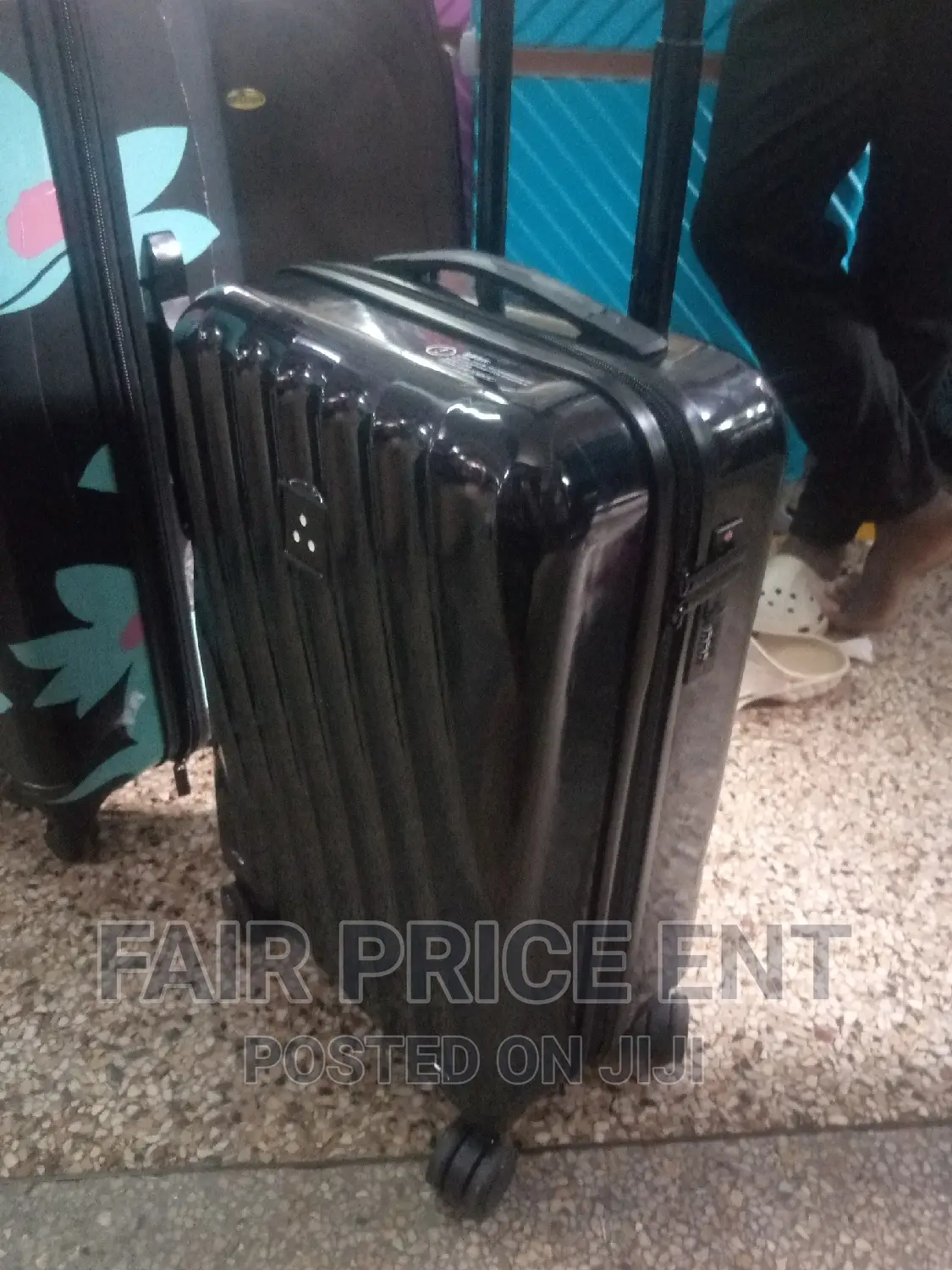 Classy Plastic Traveling Suitcases.Medium.( Black)