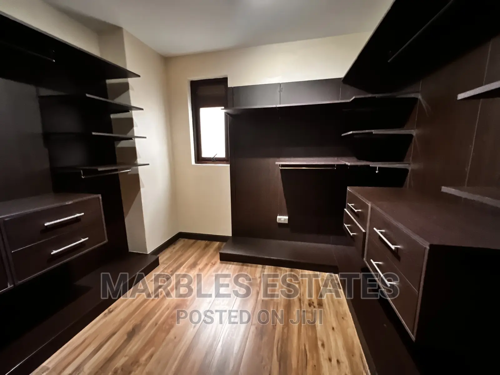 5bdrm Penthouse in Kololo, Central Division for rent